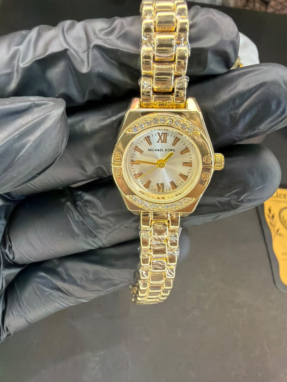 Petite Crystal Bezel full Golden